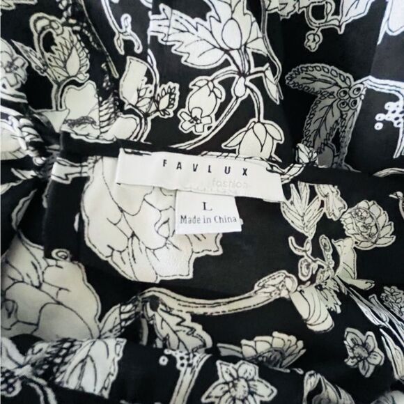 FAVLUX black & white floral camisole, split tie back size L - Picture 7 of 7